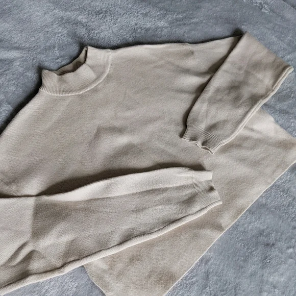 *DONATED* NWOT • Bershka • crop sweater - Picture 6 of 8